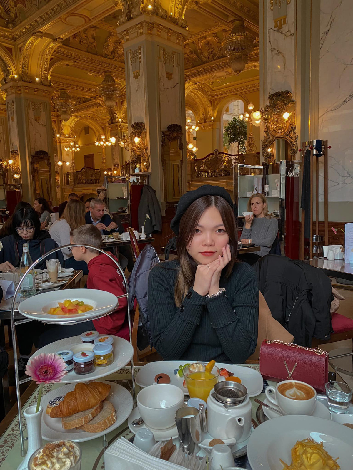 Co gai Viet 26 tuoi mach bi kip san ve du lich sieu re-Hinh-4