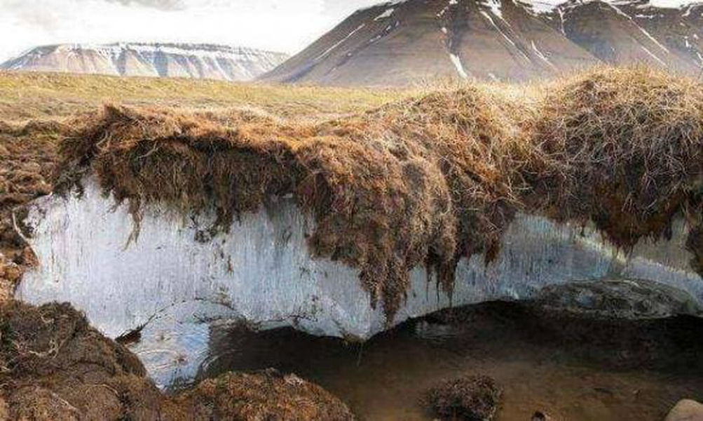 Hàng năm từ tháng 11 đến tháng 3 năm sau, thành phố Nagqu sẽ bước vào thời kỳ khô hạn và gió lớn mang theo cát và bụi. Khi mùa gió, thảm thực vật tại Nagqu sẽ biến mất không còn 1 dấu vết.
