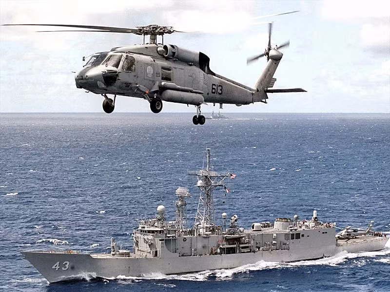 Tàu chiến lớp Oliver Hazard Perry được phân hạng là tàu khu trục tên lửa cỡ nhỏ, chế tạo với số lượng lên tới 51 chiếc từ năm 1977-1989 bởi hàng loạt nhà máy đóng tàu. Lớp tàu này được thiết kế cho nhiệm vụ hộ tống, bảo vệ các cuộc đổ bộ đường biển, các nhóm tàu hậu cần, các tàu sân bay, tàu đổ bộ... Bên cạnh đó, sức mạnh của nó hoàn toàn đáp ứng các nhu cầu tác chiến độc lập, tác chiến biển xa, dài ngày.