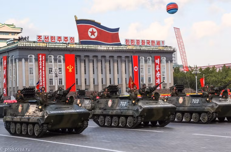 Pháo phản lực 107mm 12 nòng tích hợp trên khung gầm xe thiết giáp bánh xích Type 63 do Trung Quốc chế tạo.