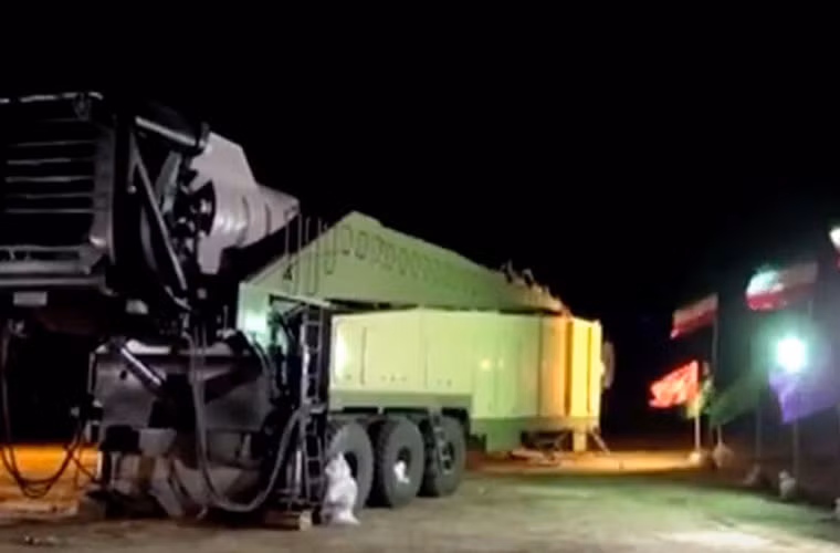 Tên lửa Emad có thể triển khai từ xe phóng tự hành (TEL).