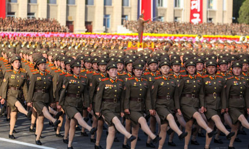 Những bước chân đều tăm tắt của các “bóng hồng” Quân đội Triều Tiên.