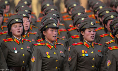 Các nữ quân nhân Quân đội Triều Tiên.