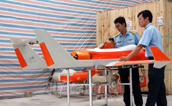 Đây là loại máy bay không người lái được sử dụng làm mục tiêu cho máy bay tiêm kích đa năng SU-30MK2.