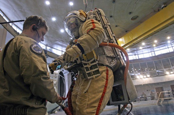 Đa phần thiết bị trong bể bơi đều là vật quen thuộc ngoài không gian, giúp phi hành gia không bỡ ngỡ khi sống trên các trạm vũ trụ.