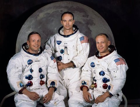 Thế giới đã chứng kiến cuộc đổ bộ lịch sử của ba phi hành gia: Neil Armstrong, Buzz Aldrin và Michael Collins của NASA trên tàu Apollo 11, hạ cánh lần đầu tiên trên Mặt trăng.