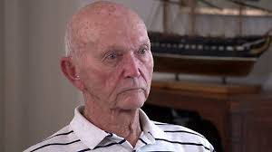 Ông là tác giả cuốn “Mang lửa” vốn được đánh giá là một trong những tác phẩm tuyệt vời nhất của chính những người tham gia trực tiếp công cuộc thám hiểm không gian. Cựu phi hành gia Michael Collins hiện 88 tuổi. Mặc dù Collins không được đặt chân lên bề mặt Mặt Trăng, nhưng ông đã thực hiện 266 giờ trên vũ trụ, trong hai chuyến bay sứ mệnh của NASA với các nhiệm vụ sau đó.