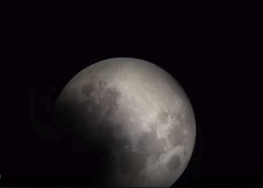 Người yêu thiên văn Việt Nam đã có cơ hội chiêm ngưỡng nguyệt thực một phần, một trong những hiện tượng thiên văn thú vị nhất năm nay mà Việt Nam quan sát được.