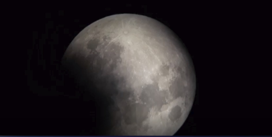 Nguyệt thực hoàn toàn vô hại và có thể quan sát bằng mắt thường mà không cần dụng cụ hỗ trợ.