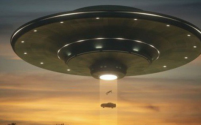 Ngày 26/7/2002, radar của NORAD và lực lượng Không quân Vệ binh quốc gia Mỹ phát hiện một vật thể bay không xác định bay vào vùng cấm bay của thủ đô Washington. Chiến đấu cơ F-16 được điều động để ngăn chặn vật thể, nhưng phi công báo lại rằng họ không trông thấy gì khi bay đến vị trí radar phát hiện ra vật thể nói trên. Vật thể cũng biến mất khỏi màn hình radar. Vụ việc đã được hãng tin Fox News và tờ Washington Post đăng tải lại. Ảnh minh họa