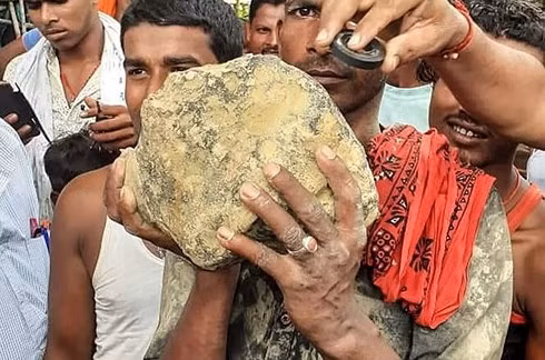 Chan tuong thien thach to bang qua bong vua roi ruong lua An Do