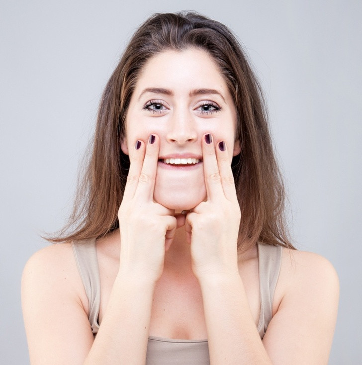 Cơ cằm linh hoạt hơn với các bài tập yoga cho mặt dễ thực hiện