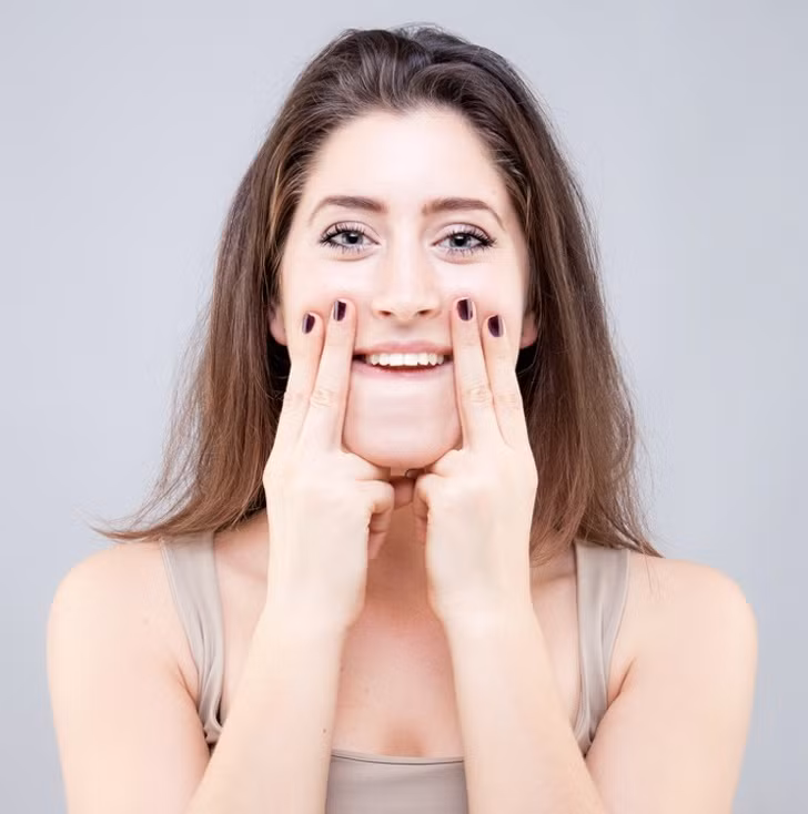 Cơ cằm linh hoạt hơn với các bài tập yoga cho mặt dễ thực hiện Cơ cằm linh hoạt hơn với các bài tập yoga cho mặt dễ thực hiện