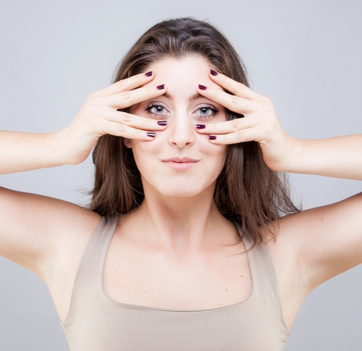 Bài tập yoga giảm căng thẳng cho mắt