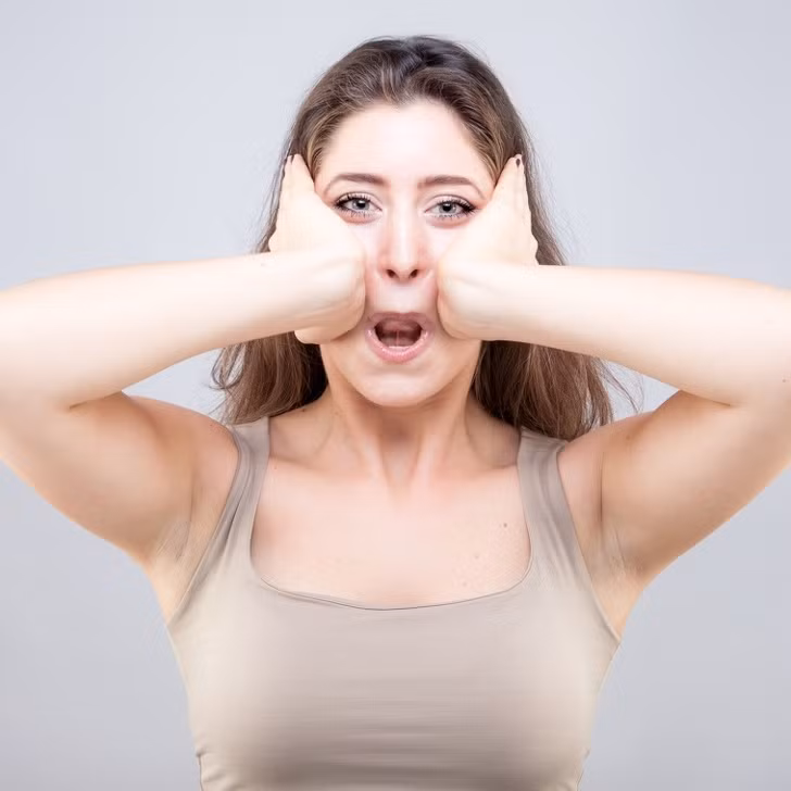 Bài tập yoga cho mặt giúp xóa mờ nếp nhăn Bài tập yoga cho mặt giúp xóa mờ nếp nhăn