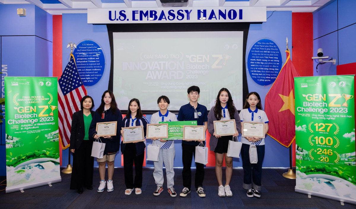 Trao giai cuoc thi GenZ Biotech Challenge 2023