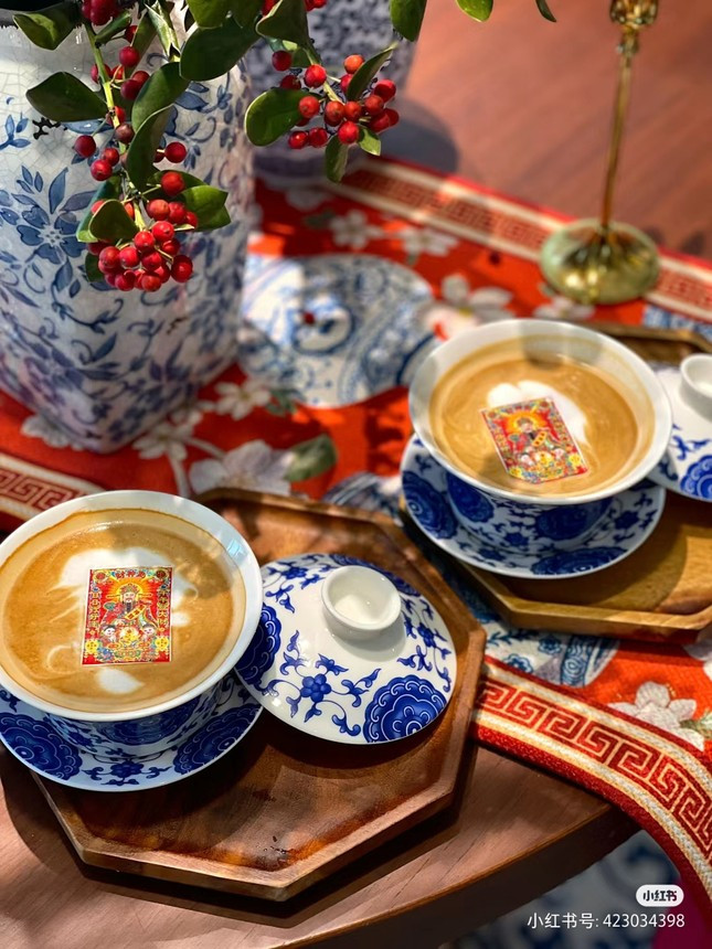 Netizen Trung ran ran check-in “xin via” ca phe Than Tai