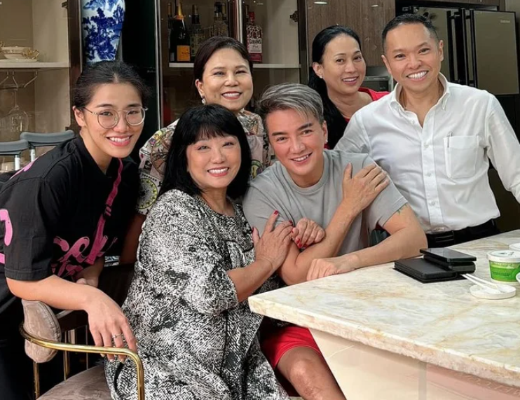 Dam Vinh Hung dang dieu tri o Viet Nam the nao?-Hinh-6