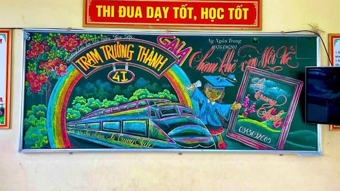 Theo kế hoạch, đa số các địa phương tổ chức bế giảng năm học 2023 - 2024 trước ngày 31/5 và cho học sinh nghỉ hè bắt đầu từ 1/6. Trước ngày chia tay trường lớp, các giáo viên chủ nhiệm sẽ tổ chức cho các học trò của mình một buổi liên hoan nho nhỏ. Đây không chỉ là dịp để cả lớp ôn lại những kỷ niệm trong năm học vừa qua mà còn là dịp để các giáo viên khoe tài trang trí bảng xanh.