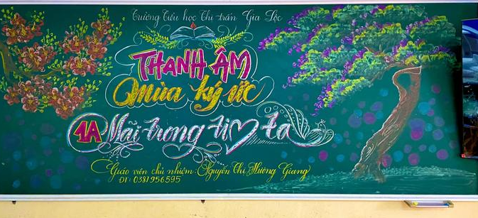 Hoa được vẽ trên bảng trông cực đẹp mắt và có hồn.