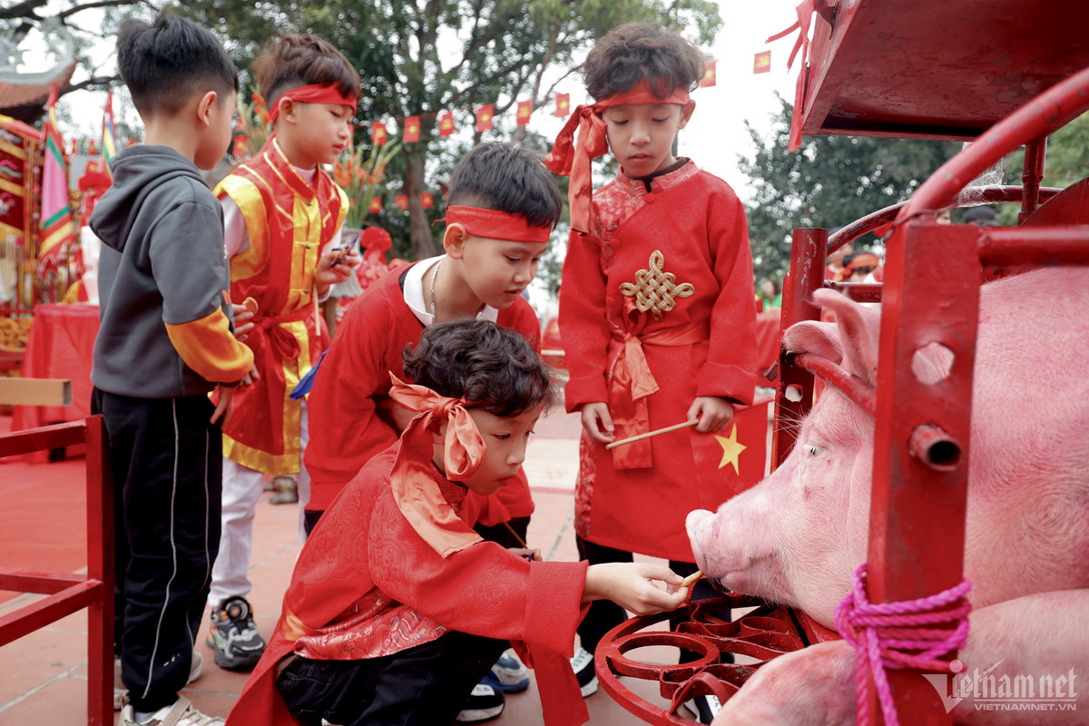 Hơn 8h sáng, công tác chuẩn bị cho lễ hội đã được chuẩn bị kỹ càng.