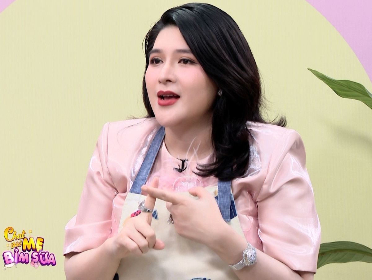 Nang dau 10 nam moi sinh con, me chong tang sieu xe, so do