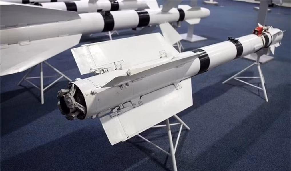 Đây là tên lửa dẫn đường bằng hồng ngoại R-73.