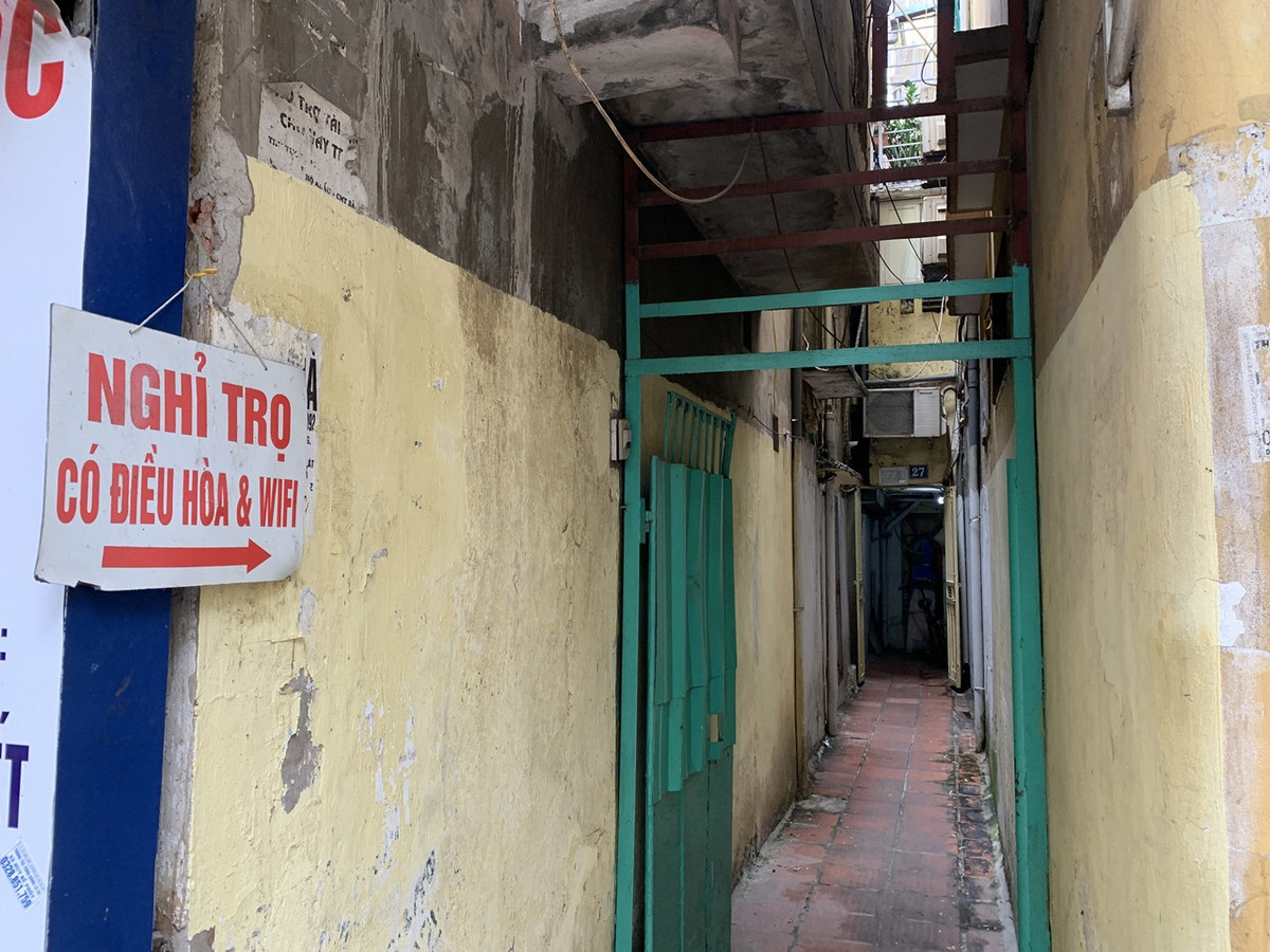 Lam gi co ai muon o trong mot phong tro chat choi, bi ri ri-Hinh-2