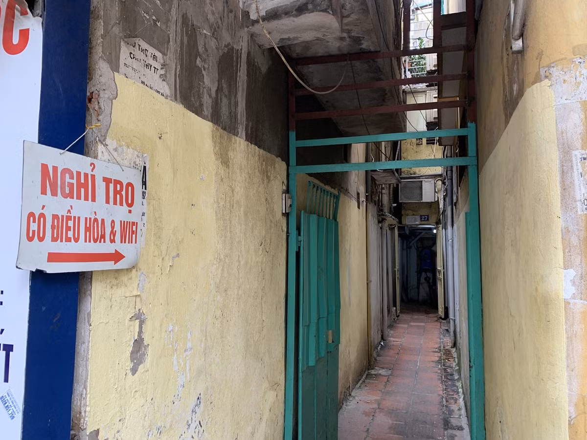 Lam gi co ai muon o trong mot phong tro chat choi, bi ri ri-Hinh-2