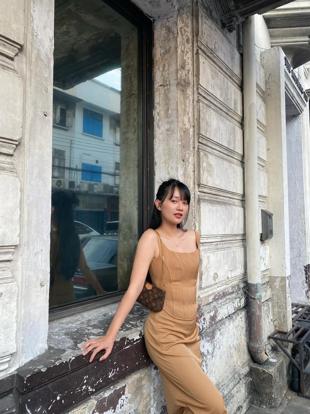 “Có bao giờ bạn tự hỏi điều gì thực sự khiến bạn hạnh phúc? Hạnh phúc của mình giờ đây là mỗi ngày về nhìn thấy mẹ vẫn khỏe, cái cây tình yêu mình chăm sóc ngày một cao lớn và vững vàng, nhìn thấy những sản phẩm của mình được nhiều người phụ nữ yêu mến hơn, tạo nên một cộng đồng yêu cái đẹp, yêu những giá trị của sự bền vững, chất lượng và tinh tế. Chi nhận ra hạnh phúc là khi mình có khả năng giúp đỡ và khiến cho những người thân yêu được hạnh phúc”, Quỳnh Chi tâm sự.