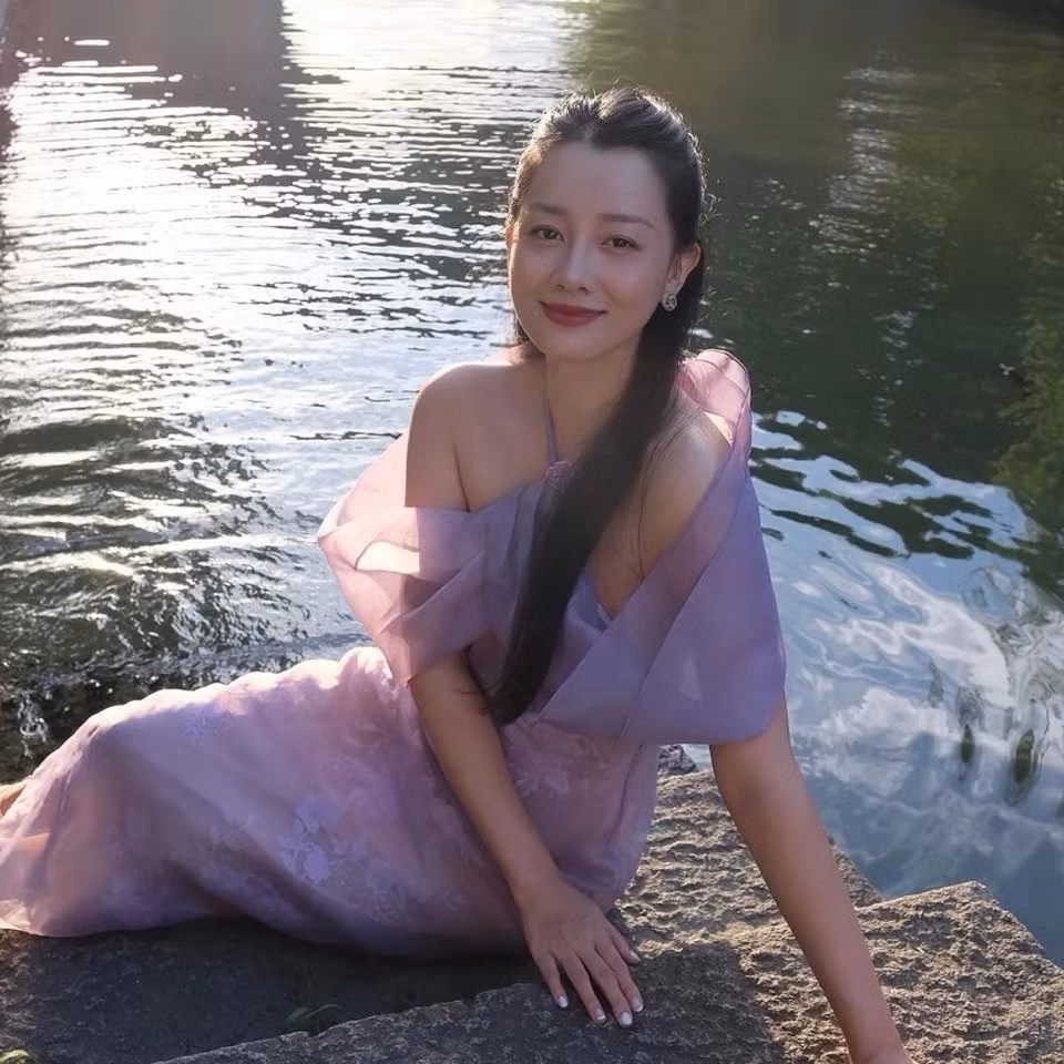 Quỳnh Chi từng là gương mặt quen thuộc trên sóng truyền hình thông qua nhiều chương trình khác nhau, như Bản tin Thể thao 24/7, Nhịp đập 360 độ thể thao, Thần tượng Bolero, The Remix 2017...