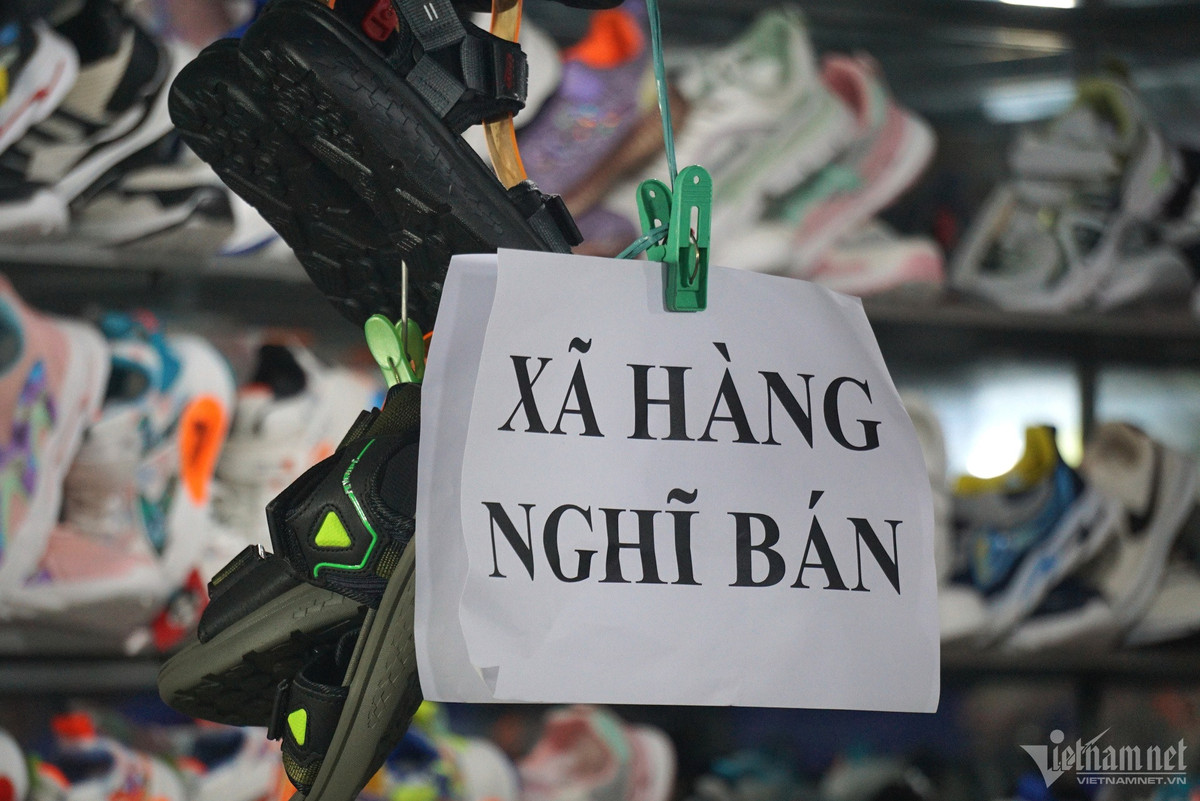 Giáp Tết chợ vắng không bóng khách, tiểu thương lo ôm món nợ - Hình 4 Giap Tet cho vang khong bong khach, tieu thuong lo om mon no-Hinh-4