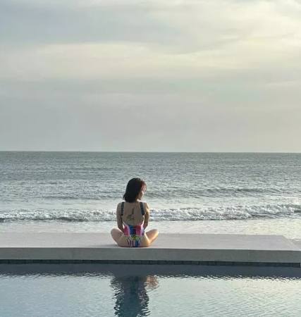 Về đời tư, Uyên Linh nói cô hiện độc thân. Giọng ca gốc Thái Bình thường dành thời gian rảnh cho những sở thích cá nhân, gặp gỡ bạn bè.