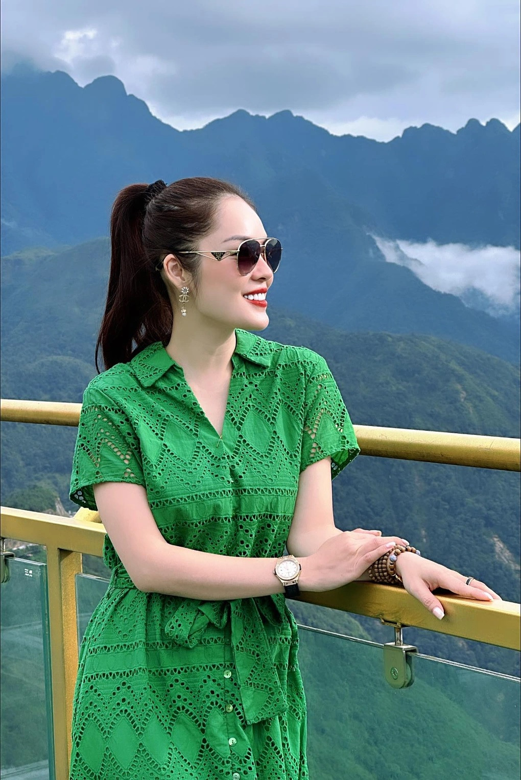 Một năm qua, bên cạnh việc kinh doanh, livestream bán hàng, Dương Cẩm Lynh dần trở lại hoạt động nghệ thuật. Nữ diễn viên nhận được nhiều lời mời dự sự kiện, đóng phim nhưng cô sắp xếp, chọn lọc kỹ lưỡng ở mỗi dự án.