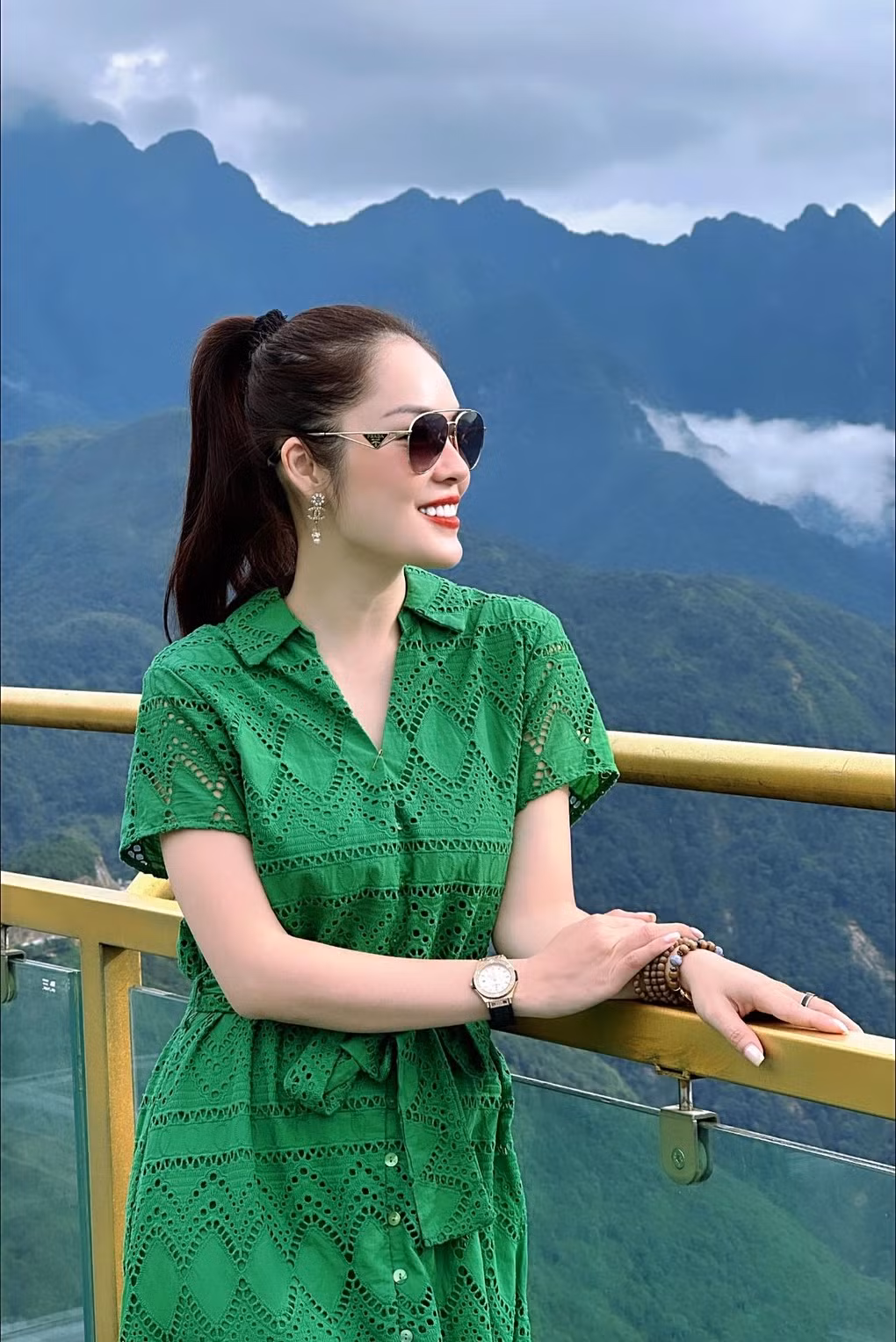 Một năm qua, bên cạnh việc kinh doanh, livestream bán hàng, Dương Cẩm Lynh dần trở lại hoạt động nghệ thuật. Nữ diễn viên nhận được nhiều lời mời dự sự kiện, đóng phim nhưng cô sắp xếp, chọn lọc kỹ lưỡng ở mỗi dự án.