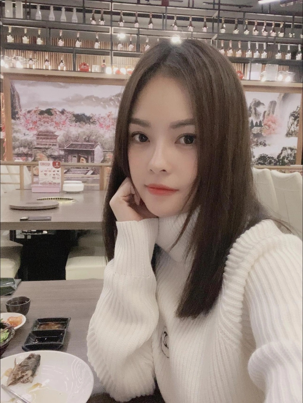 Sau khi xảy ra ồn ào đời tư, Dương Cẩm Lynh nói cô phải đối mặt với nhiều lời ra lời vào, bàn tán xì xào về mình. Trước đây, cô thường xuất hiện với vẻ sang trọng, cuộc sống xa hoa, có tiền tài, sắc đẹp. Cú ngã trắng tay khiến mọi hình ảnh, đời tư của cô đều dễ trở thành đề tài bình phẩm của dân mạng.