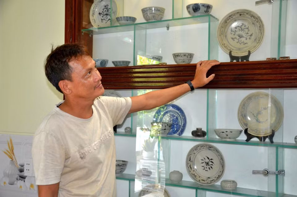 "Nơi đây nổi tiếng là “làng cổ vật” bởi trong tủ nhà nào cũng có đồ cổ", ông Nguyễn Văn Vương (44 tuổi ở làng Gành Cả)- hội viên Hội di sản Văn hóa tỉnh Quảng Ngãi cho biết.