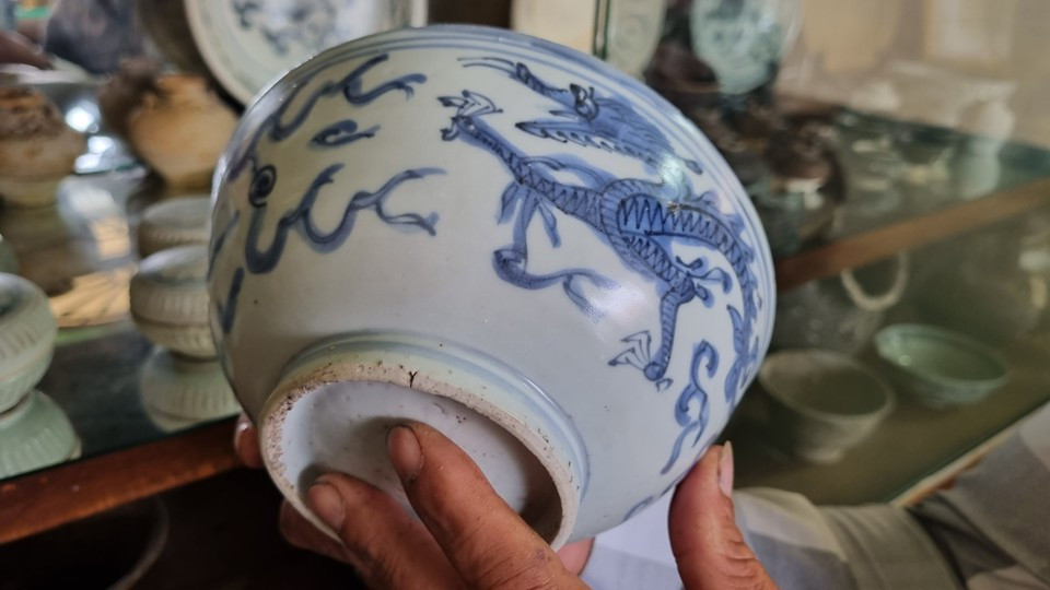 Được biết, theo Luật Di sản, người dân được bảo quản, giữ gìn, sưu tầm cổ vật. Tuyệt đối không được bán ra nước ngoài.