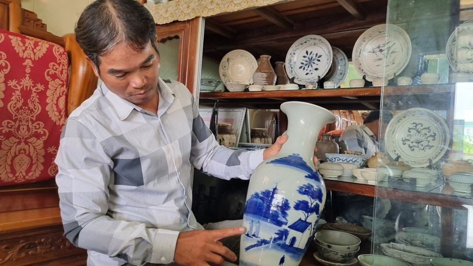 Bình hoa Vạn Ninh, vẽ sơn thủy, thế kỷ 19.