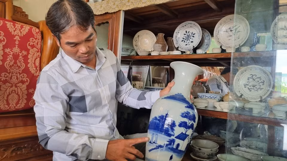 Bình hoa Vạn Ninh, vẽ sơn thủy, thế kỷ 19.