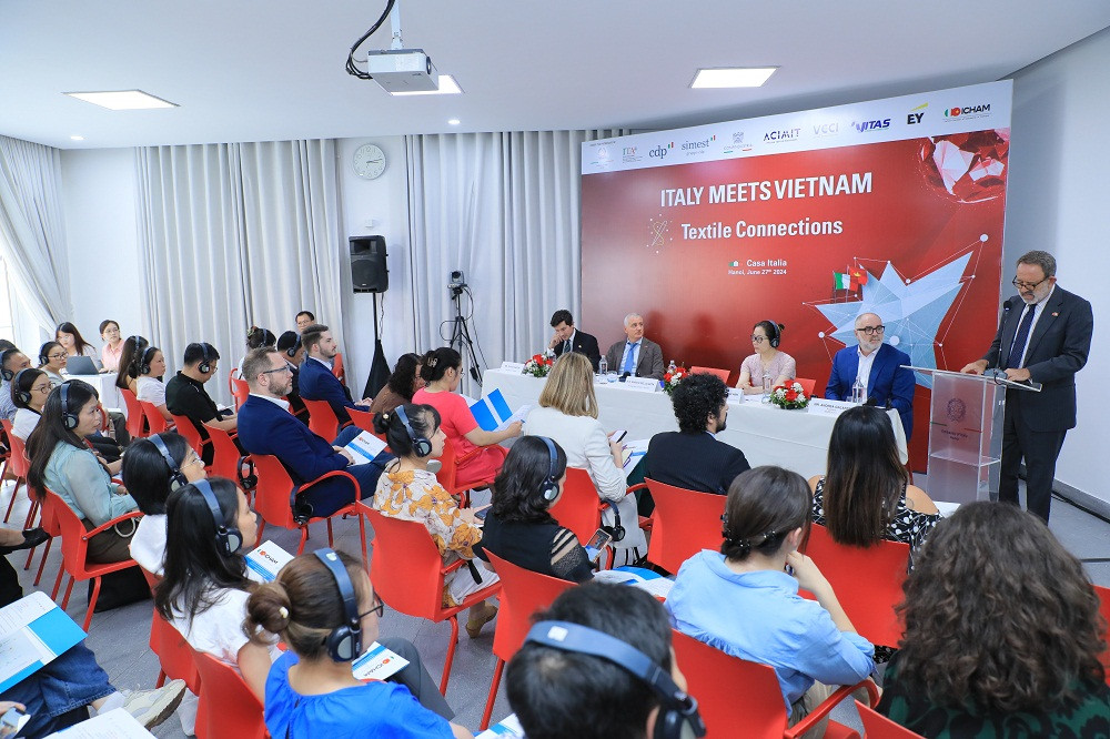 Doanh nghiep Italia gap go Viet Nam ket noi det may