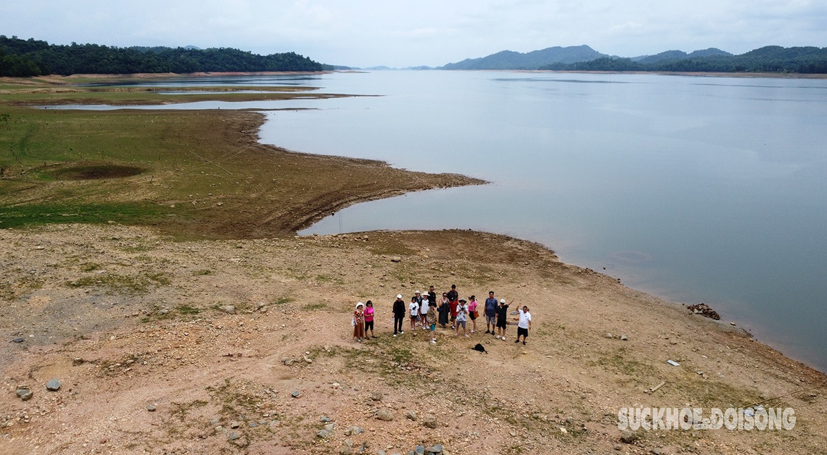 Vẻ đẹp của hồ Kẻ Gỗ đã đi vào nhiều tác phẩm thơ ca và dần trở thành một địa điểm du lịch cực kỳ hấp dẫn.