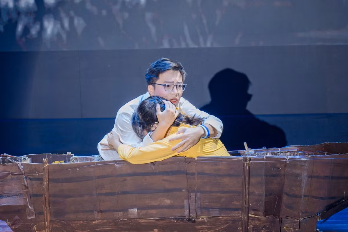 Xuc dong hoc sinh truong chuyen hoa than vao tac pham van hoc-Hinh-4