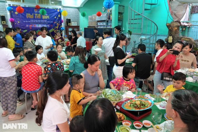 Bua lien hoan sum hop noi day tro ngheo-Hinh-4