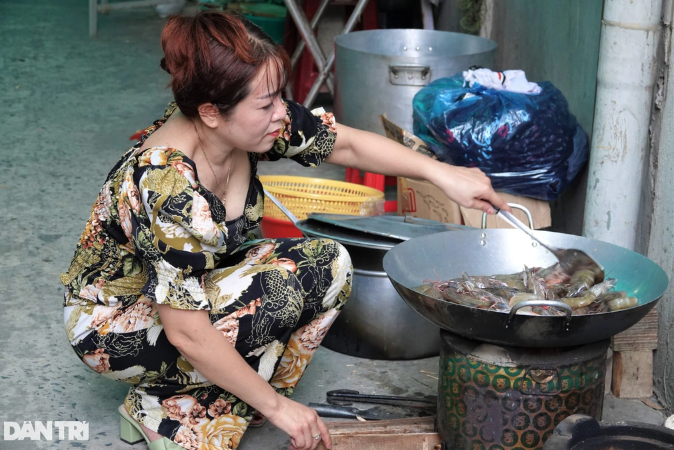 Bua lien hoan sum hop noi day tro ngheo-Hinh-3