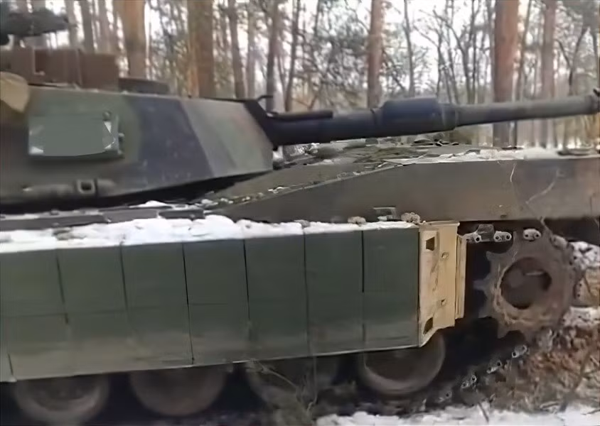 Không chỉ có vậy, việc đảm bảo kỹ thuật cho chiếc xe tăng này là cơn ác mộng đối với binh sĩ Ukraine, khi nhà sản xuất Mỹ không thể cung cấp đầy đủ dịch vụ bảo dưỡng đối với phương tiện nói trên tại địa bàn xa xôi.