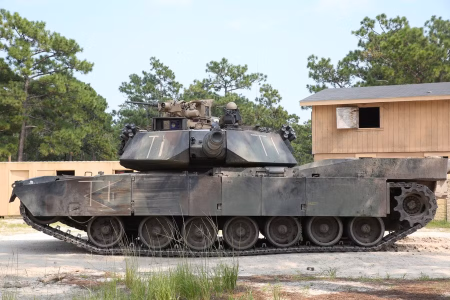 Những gì diễn ra cho thấy những vấn đề nghiêm trọng trong công tác phối hợp và hậu cần của NATO. Xe tăng Abrams mặc dù khá mạnh mẽ, sở hữu nhiều công nghệ hàng đầu, nhưng không thể phát huy đầy đủ tác dụng nếu thiếu điều kiện đảm bảo tác chiến.