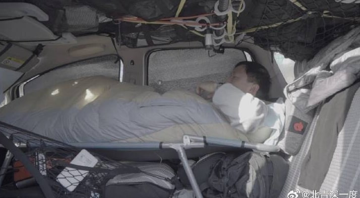 Song trong o to tiet kiem tien, di tham ban gai o xa 500km-Hinh-2