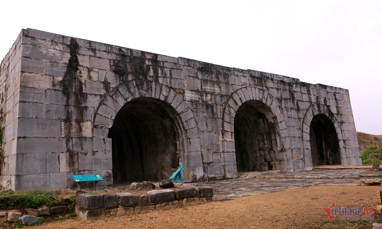 Ve dep binh di ben trong Di san The gioi Thanh nha Ho o Thanh Hoa