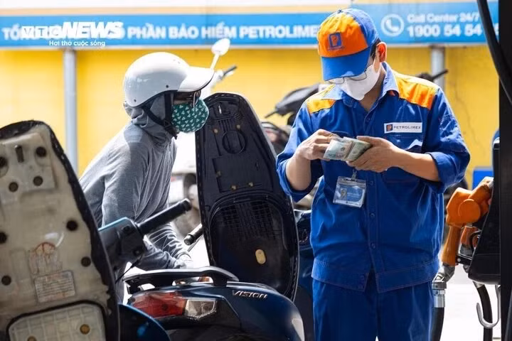 Giá xăng hôm nay 4/6/2024: Trượt theo đà giảm? Gia xang hom nay 4/6/2024: Truot theo da giam?